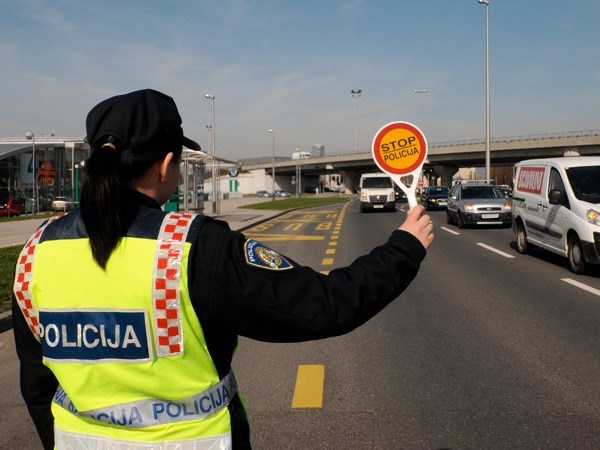 Noćni ulov policije: 52-godišnjak vozio pijan, bez dozvole i s zabranom